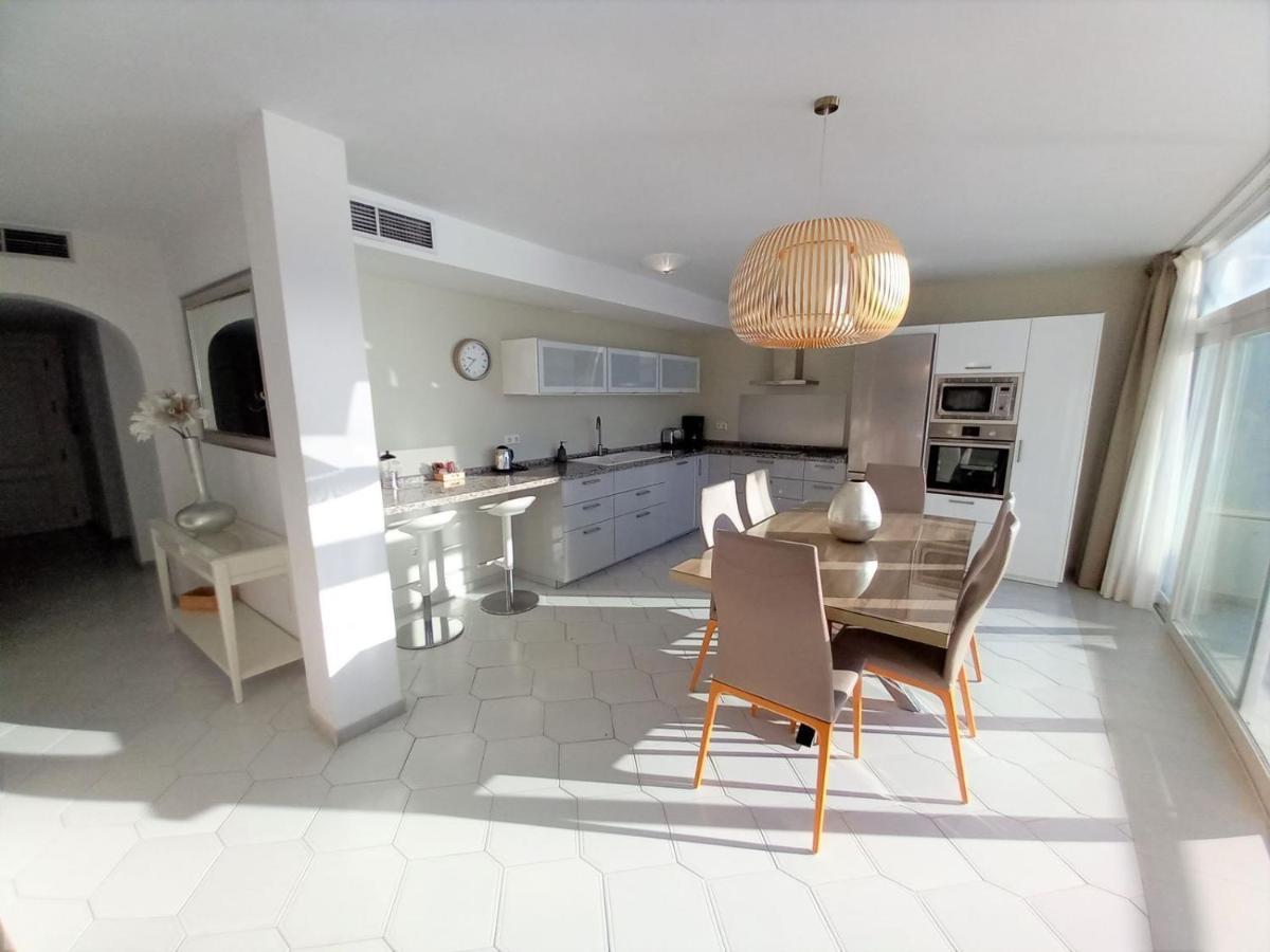 Miraflores Beachfront Penthouse Sitio de Calahonda Exteriör bild